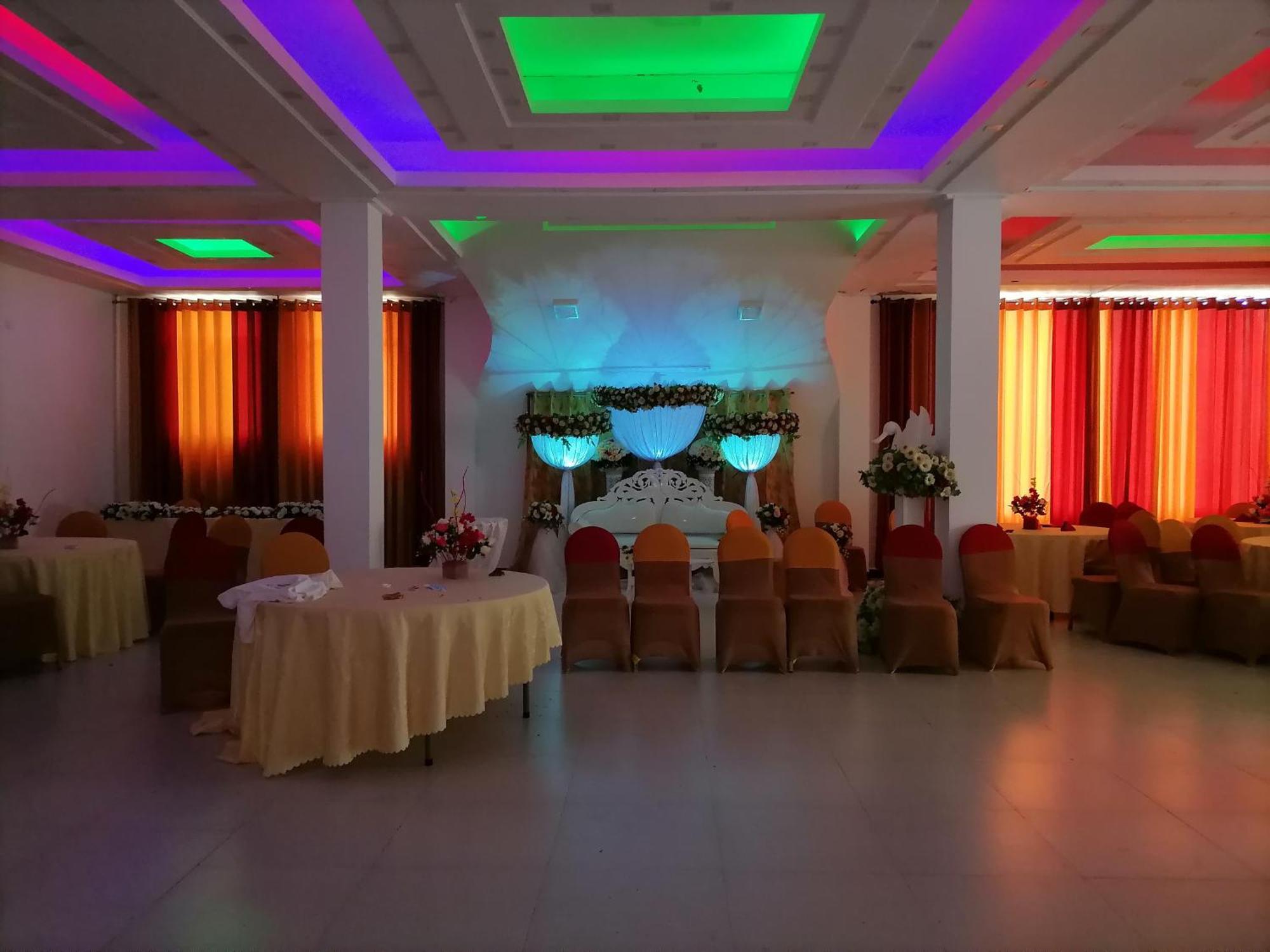 Avanya Hotel And Reception Hall Angunakolapelessa Zewnętrze zdjęcie