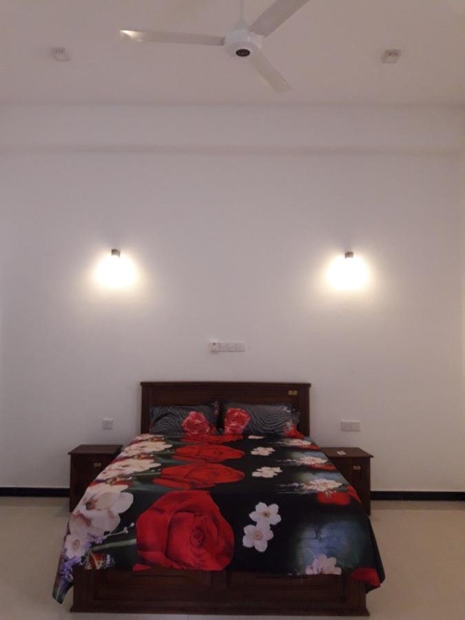 Avanya Hotel And Reception Hall Angunakolapelessa Zewnętrze zdjęcie